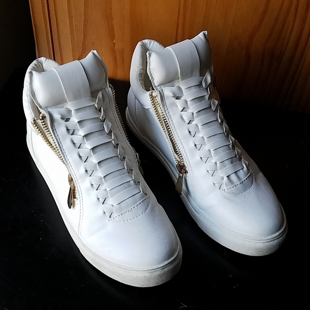 Women'sWhite Fashion Sneaker Size 6.5